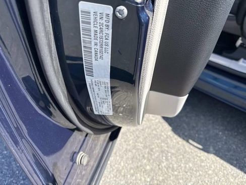 Used 2024 Chrysler Pacifica Limited FWD image 21