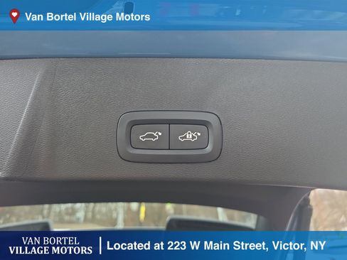 Used 2023 Volvo XC40 B5 Ultimate image 29