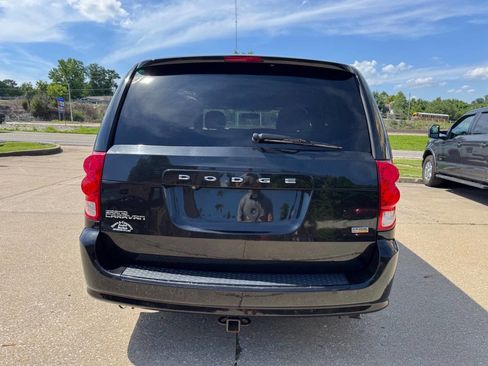 Used 2018 Dodge Grand Caravan SE FWD image 6