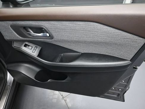 Used 2023 Nissan Rogue SV AWD/4WD image 30