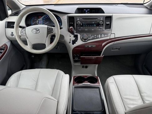 Used 2012 Toyota Sienna XLE image 14