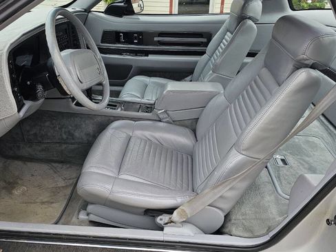 Used 1990 Buick Reatta Coupe image 12