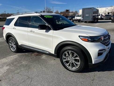 Used 2022 Ford Explorer Limited w/ Equipment Group 301A image 9