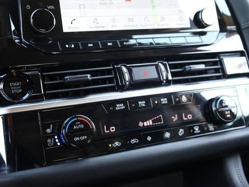 Certified 2025 Nissan Pathfinder Platinum FWD image 16