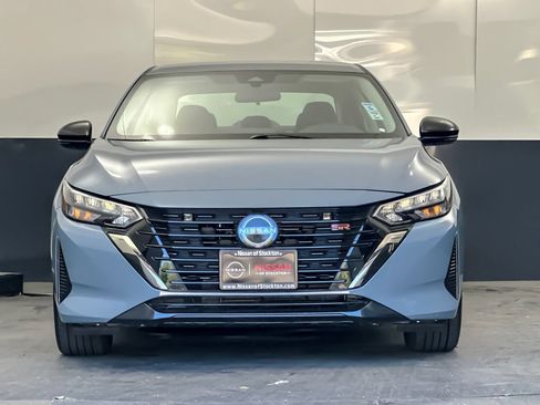 Used 2025 Nissan Sentra SR FWD image 8
