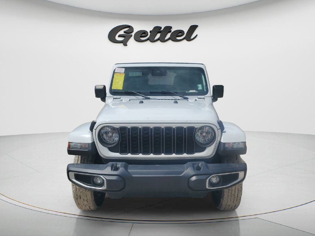 Used 2024 Jeep Gladiator Sport AWD/4WD image 2