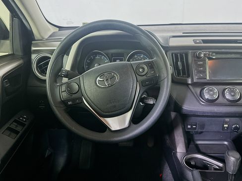 Used 2018 Toyota RAV4 LE FWD image 17