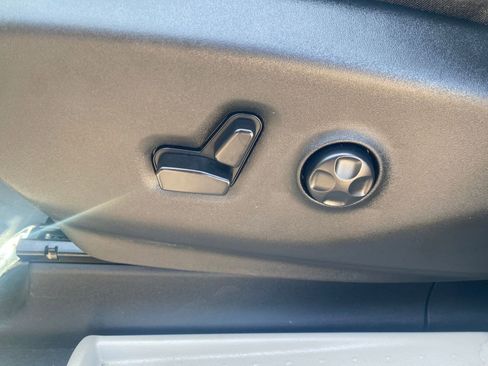 Used 2023 Chrysler Pacifica Touring-L image 23