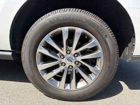 Used 2018 Ford Expedition Limited w/ Equipment Group 301A RWD image 27