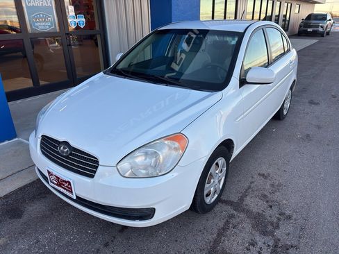 Used 2011 Hyundai Accent GLS image 3