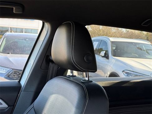 Used 2021 Volkswagen Atlas Cross Sport SE image 11