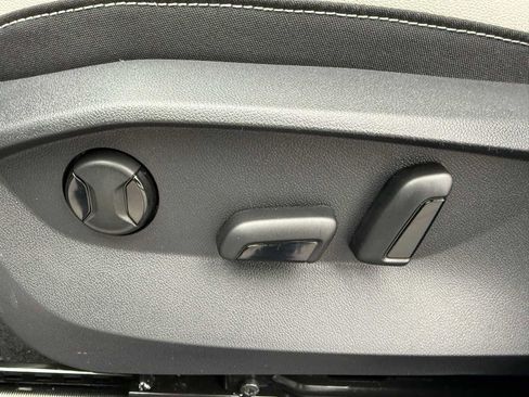 New 2026 Volkswagen Taos SE AWD/4WD image 9