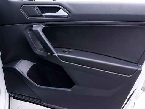 Used 2020 Volkswagen Tiguan SE w/ Panoramic Sunroof Package AWD/4WD image 34
