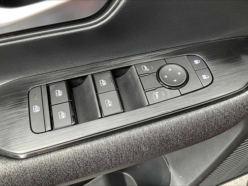 New 2025 Nissan Kicks SV w/ SV Premium Package image 19