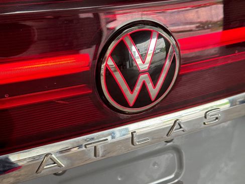 Used 2024 Volkswagen Atlas Cross Sport SE FWD image 19