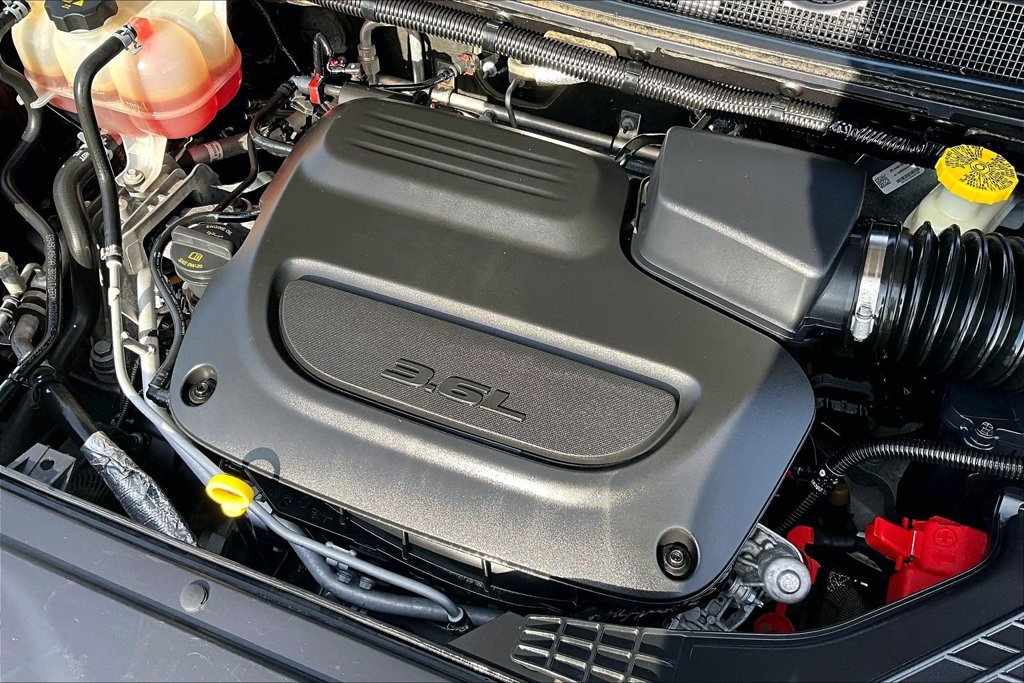 Used 2023 Chrysler Pacifica Touring-L FWD image 31