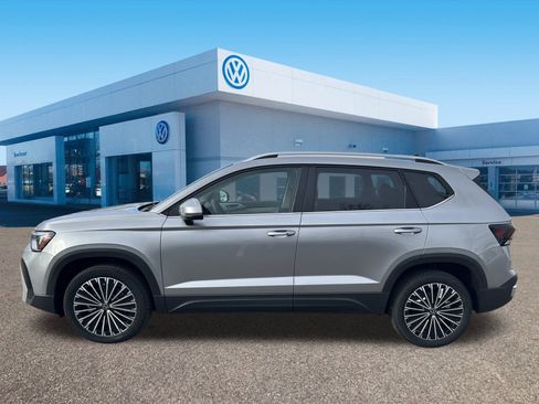 New 2026 Volkswagen Taos SE image 4