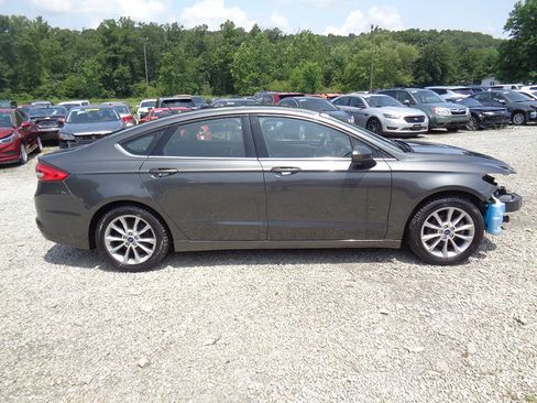 Used 2017 Ford Fusion SE FWD image 8