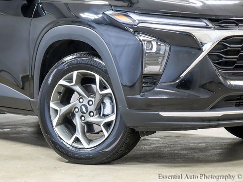 Certified 2025 Chevrolet Trax LT w/ LT Convenience Package image 4