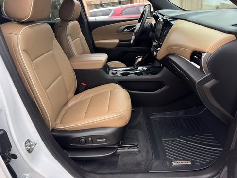 Used 2022 Chevrolet Traverse Premier image 19