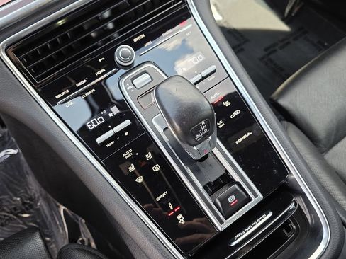 Used 2022 Porsche Panamera 4 Platinum Edition image 36