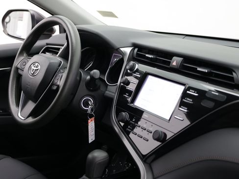 Used 2020 Toyota Camry LE FWD image 38
