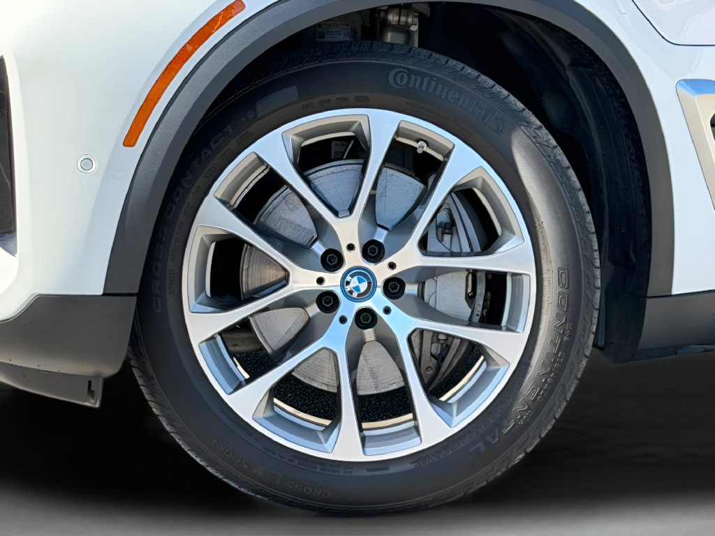 Used 2024 BMW X5 xDrive50e w/ Premium Package AWD/4WD image 23