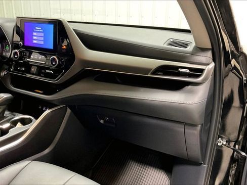 Certified 2024 Toyota Highlander XLE image 17