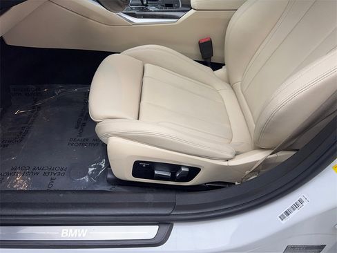Used 2019 BMW 330i Sedan w/ Driving Assistance Package image 25