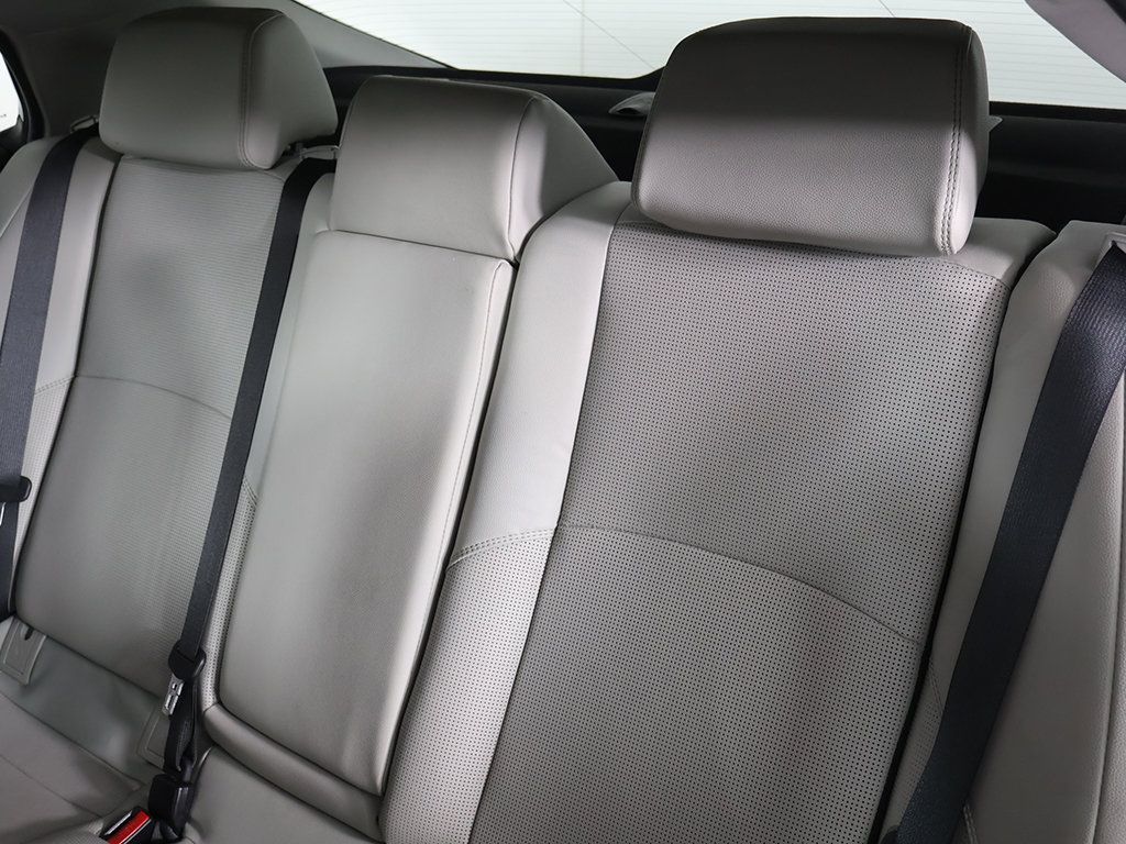 Used 2025 Toyota Camry XLE FWD image 30