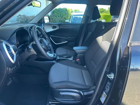 Used 2025 Kia Soul LX w/ LX Technology Package image 27