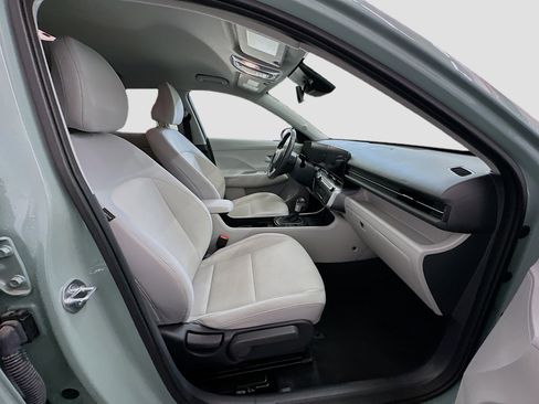 Used 2025 Hyundai Kona SEL image 32