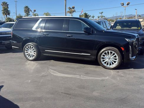 Used 2023 Cadillac Escalade ESV Premium Luxury RWD image 3