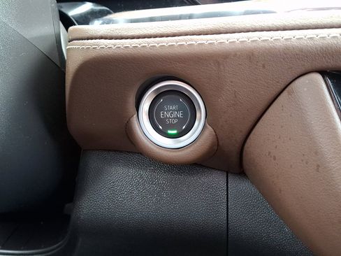 Used 2025 Chevrolet Suburban High Country image 28