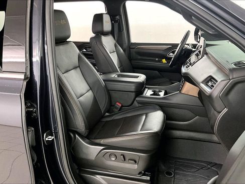 Used 2023 Chevrolet Suburban High Country image 30