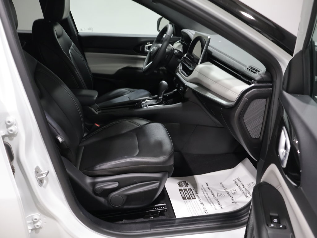 Used 2025 Jeep Compass Limited AWD/4WD image 21