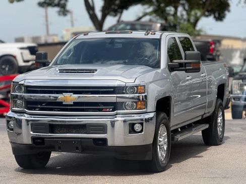 Used 2019 Chevrolet Silverado 3500 LT w/ LT Convenience Package AWD/4WD image 3