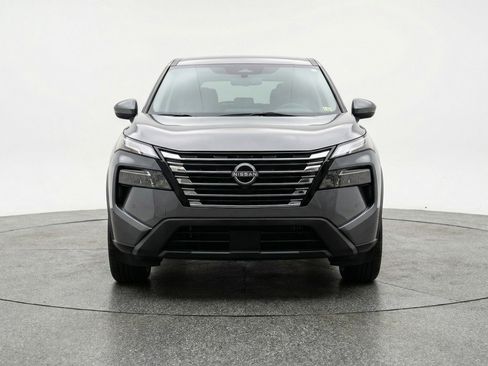 Used 2025 Nissan Rogue SV image 2