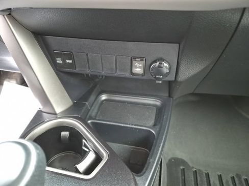 Used 2018 Toyota RAV4 XLE image 22