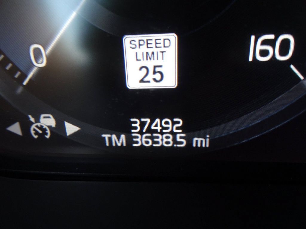 Used 2019 Volvo XC60 T6 Inscription w/ Protection Package Premier AWD/4WD image 24
