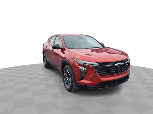 Used 2024 Chevrolet Trax RS w/ Driver Confidence Package image 2