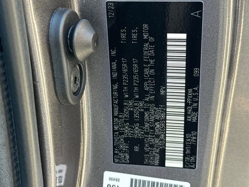 Used 2024 Toyota Sienna XLE w/ XLE Plus Package FWD image 32