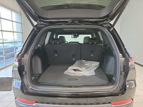 New 2026 Jeep Grand Cherokee Limited w/ Limited Altitude Package AWD/4WD image 7