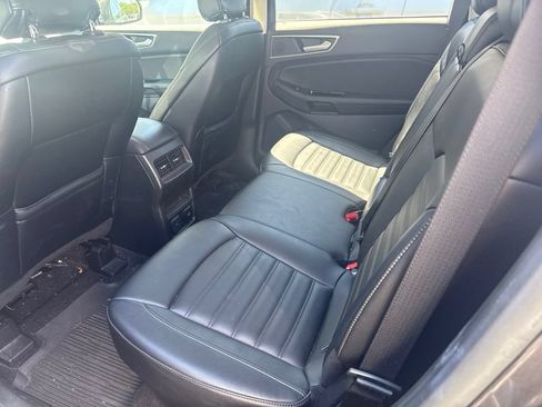 Used 2019 Ford Edge SEL w/ Equipment Group 201A FWD image 4