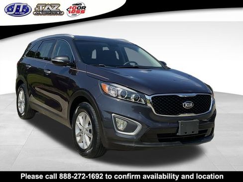 Used 2017 Kia Sorento LX image 1
