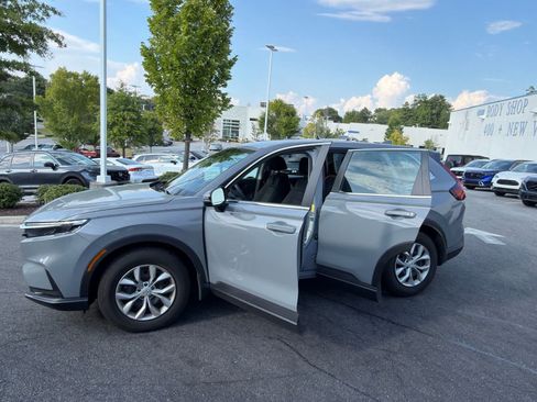 Used 2024 Honda CR-V LX image 15