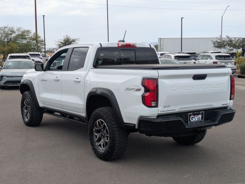 Used 2024 Chevrolet Colorado ZR2 w/ Technology Package AWD/4WD image 3