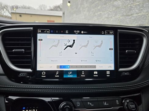 New 2026 Chrysler Pacifica Select AWD/4WD image 25