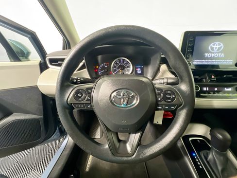 Used 2021 Toyota Corolla LE image 17
