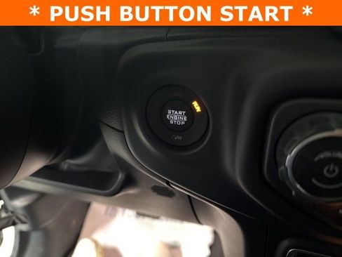 Used 2018 Jeep Wrangler Unlimited Sahara image 15